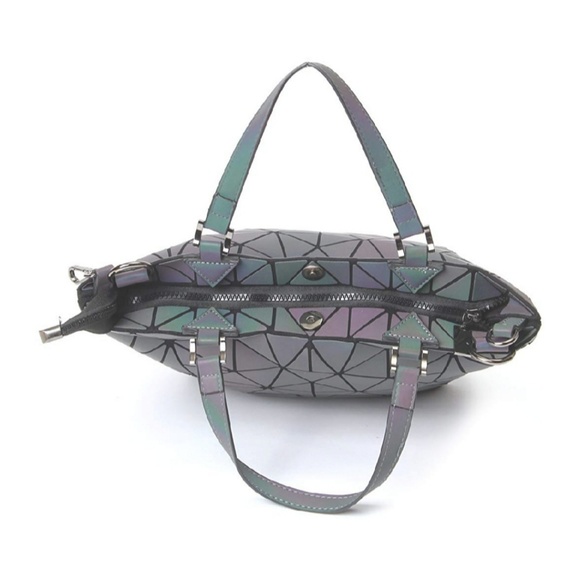 HOT ITEM ALERT💋!!  Geometric Luminous Purses - Picture 5 of 6